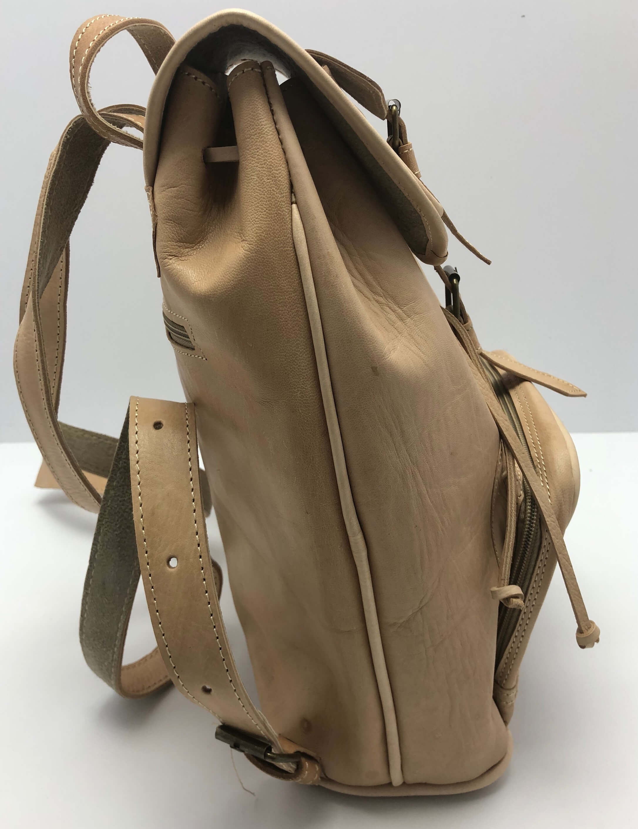 Kožený batoh velbloudí