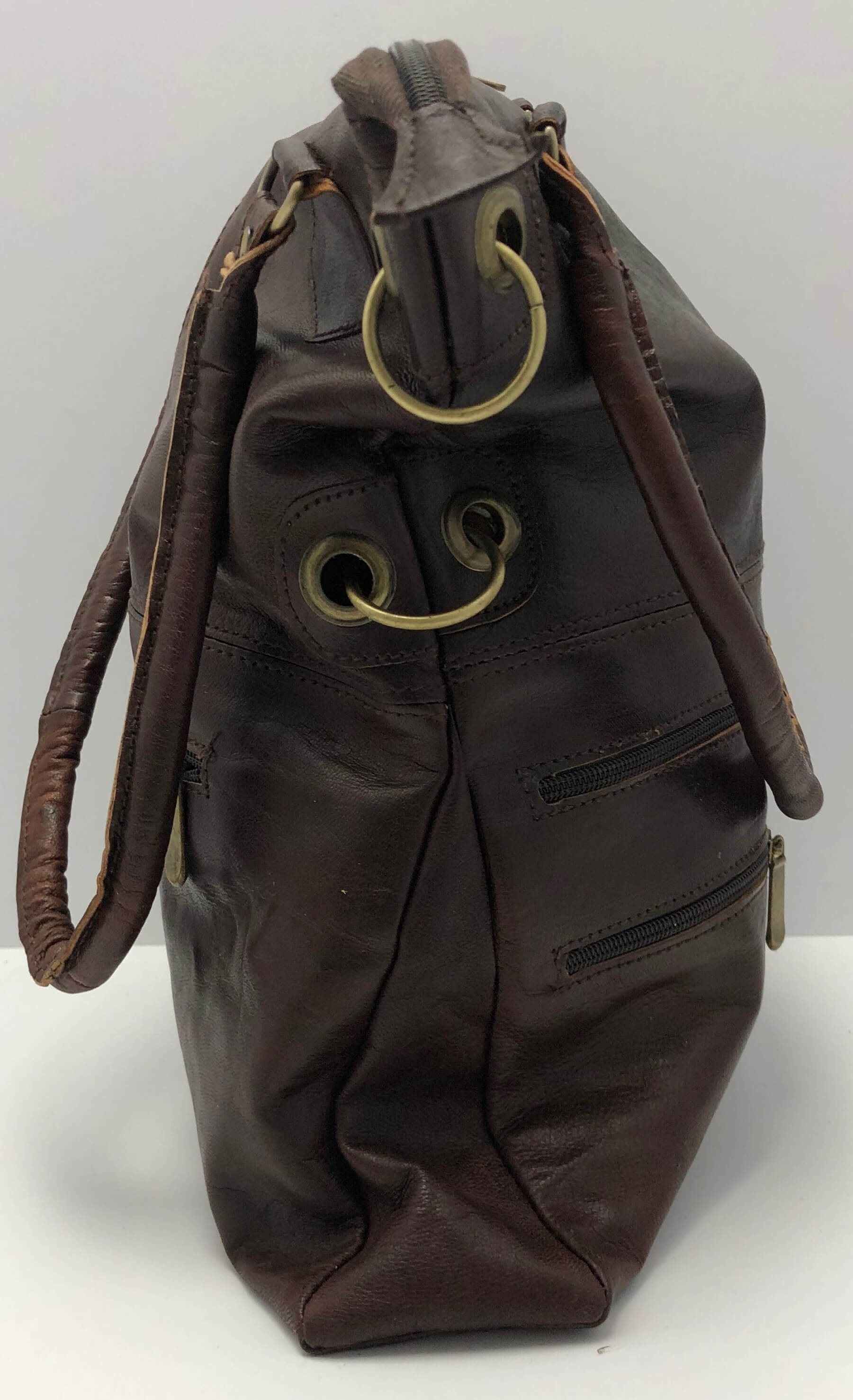 Kožená kabelka hnědá s kroužky větší