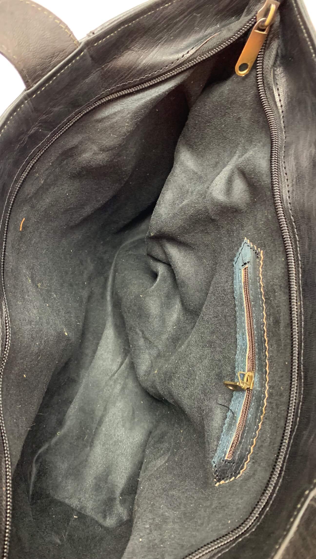 Dámská kožená kabelka s průpletem černá