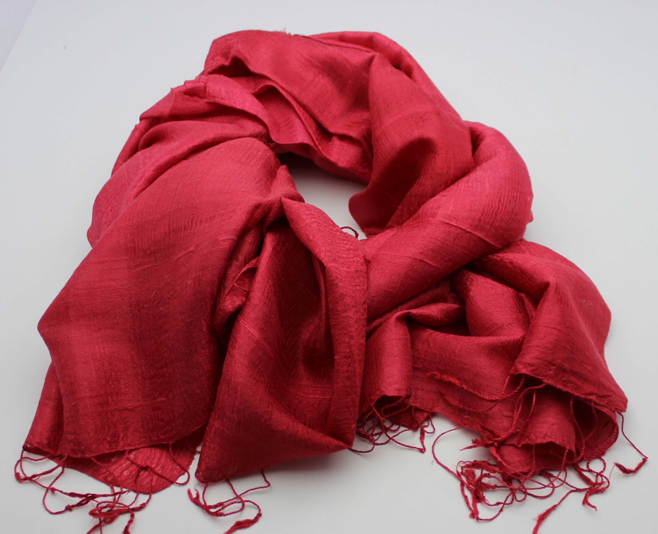 Hedvábný šátek červený