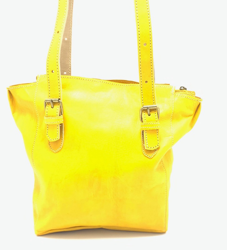 Dámská kožená kabelka s přezkami žlutá MagBag