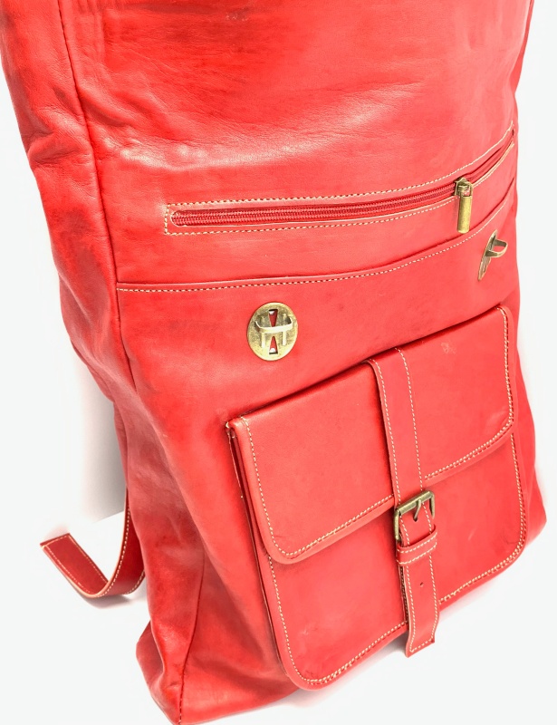 Kožený batoh velký červený MagBag 8 L
