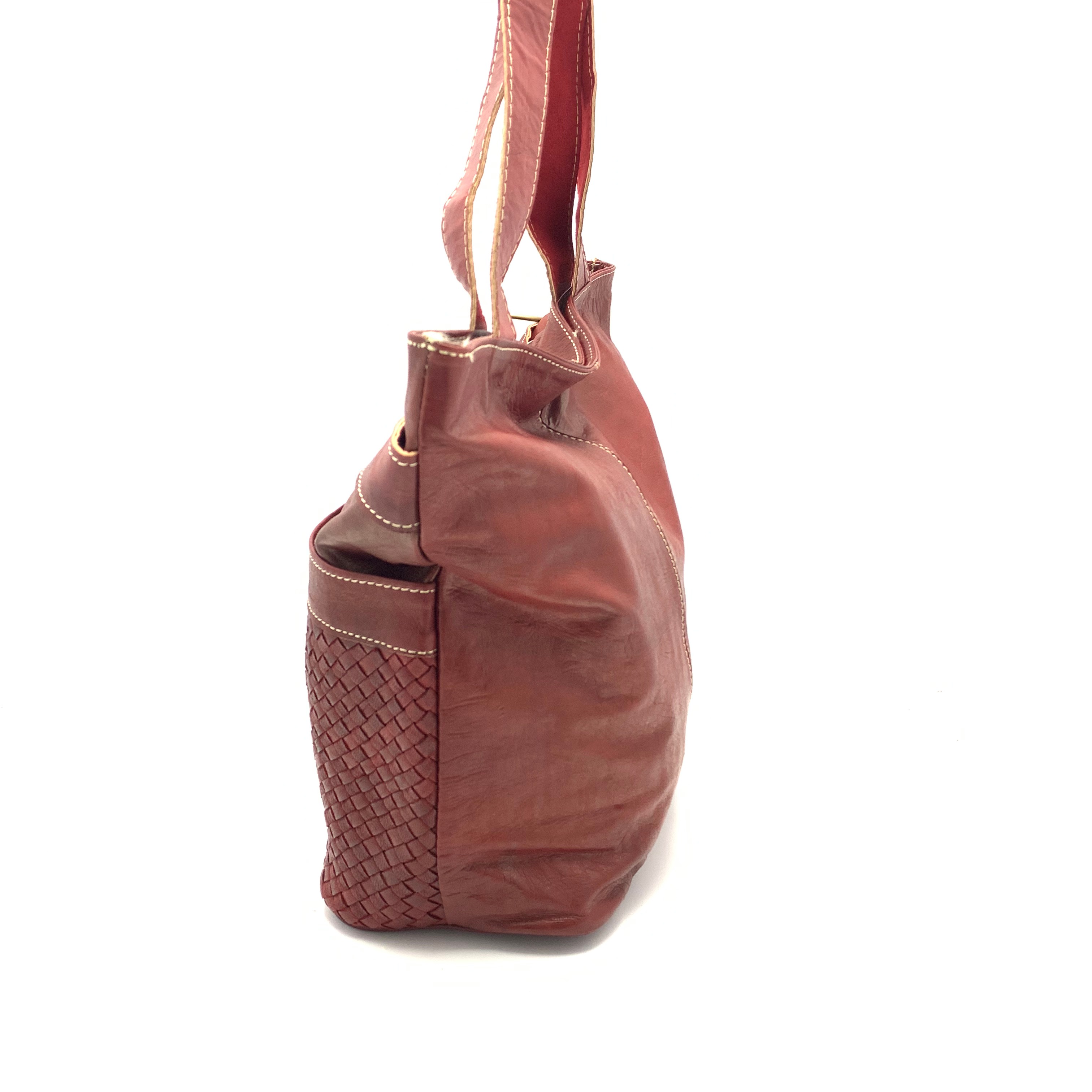 Dámská kožená kabelka s ozdobným páskem bordo MagBag