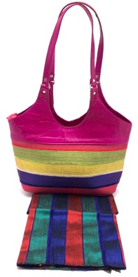 Dámská kožená kabelka se sátkem pruhovaná fialová 