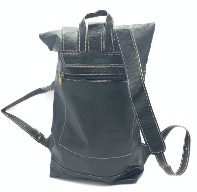 Kožený batoh široký pásek střední černý