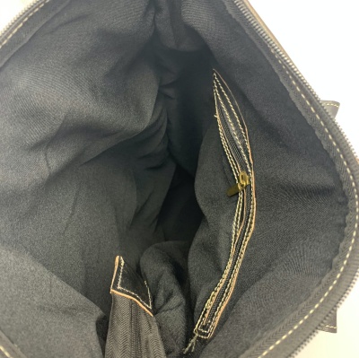 Kožený batoh široký pásek střední černý